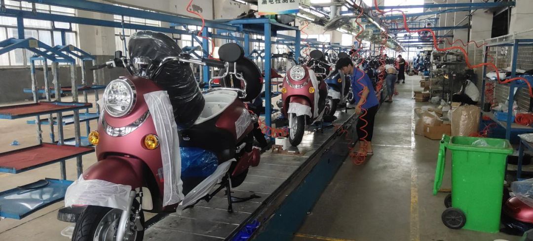 熱火朝天,加班加點(diǎn),這家電動(dòng)車工廠為何如此忙碌?